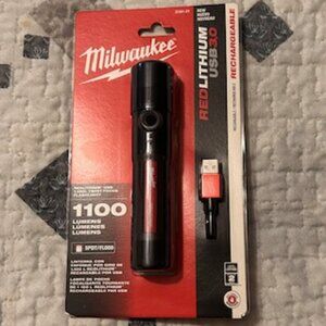 Milwaukee USB Rechargeable 1100 Lumen Twist Focusing Flashlight New Model2161-21